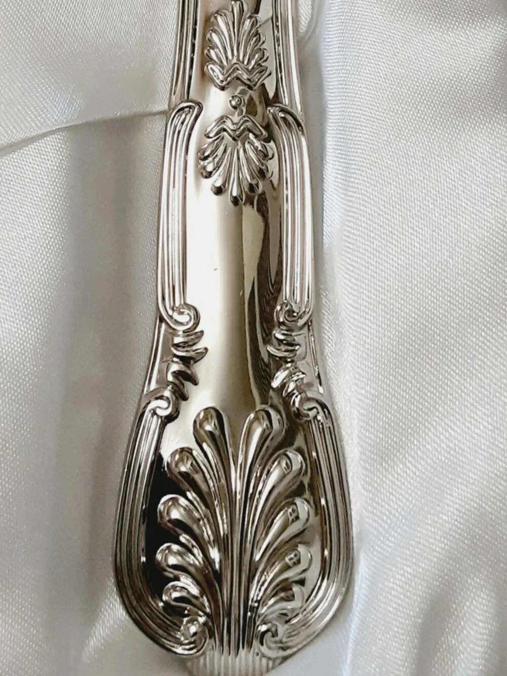 HOST PICK!! NEW cake cutlery set by Sheridan